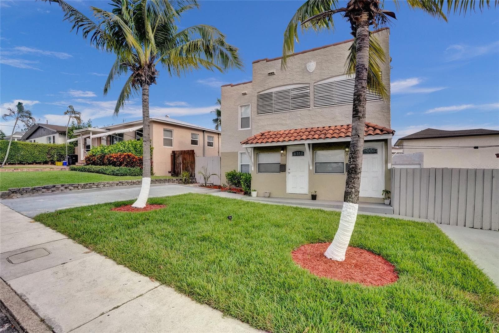 924 Mcintosh Street, West Palm Beach, FL 33405 — photo 2 of 55