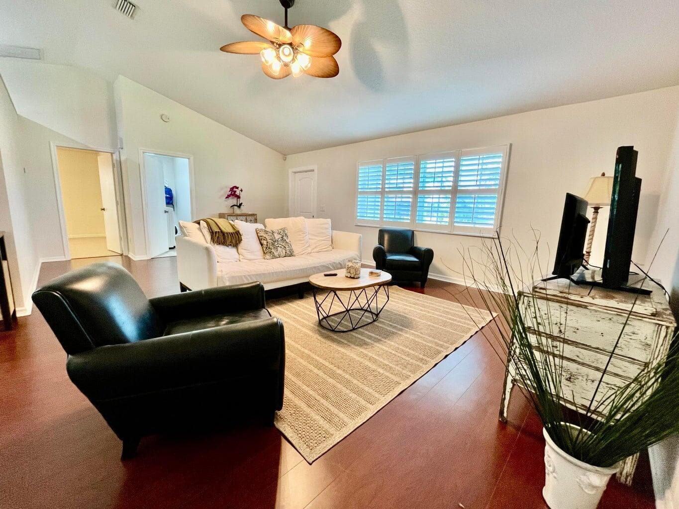 8014 SE Carlton Street, Hobe Sound, FL 33455 — photo 4 of 23