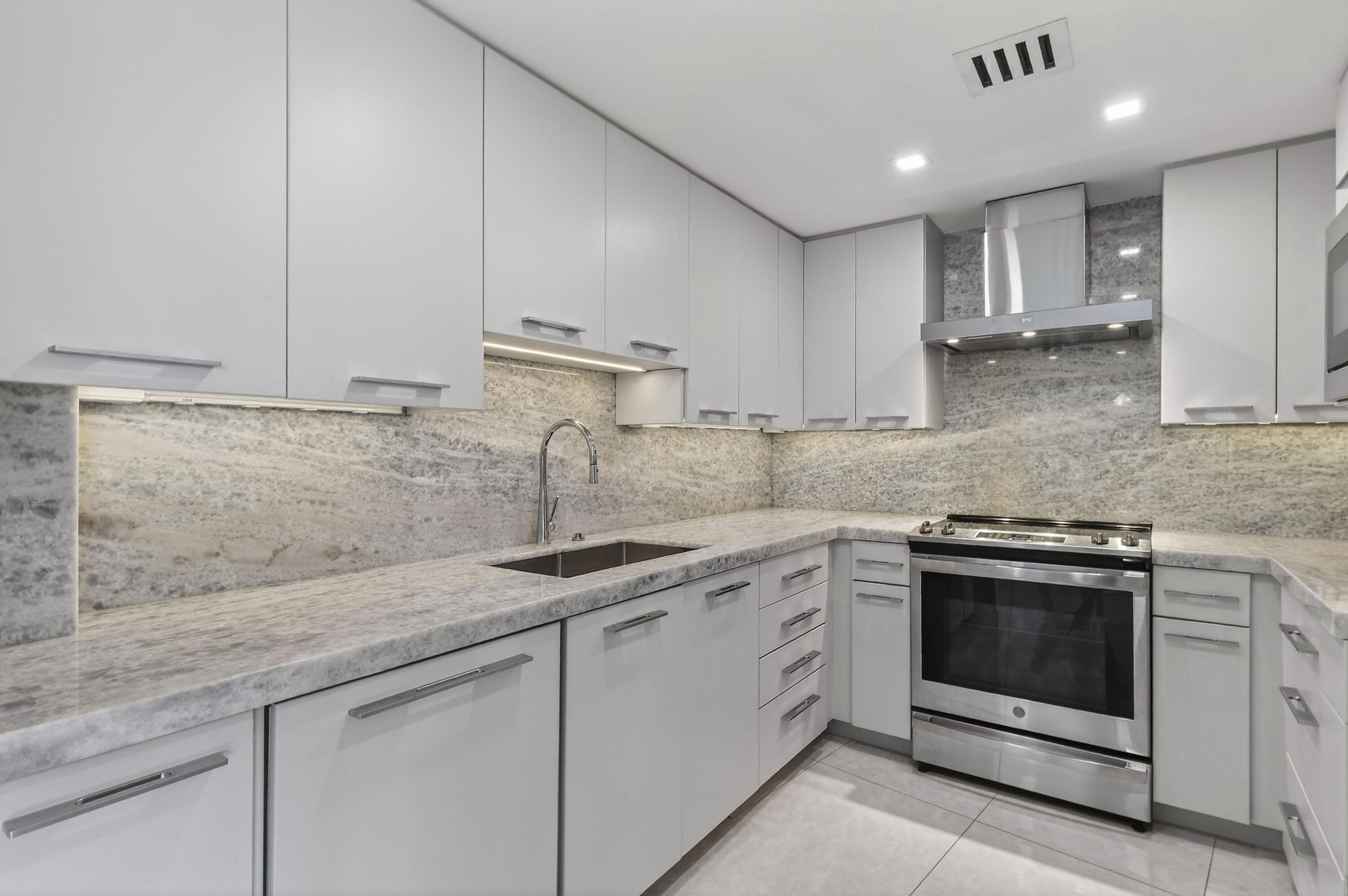 2774 S Ocean Boulevard 704, Palm Beach, FL 33480 — photo 20 of 76