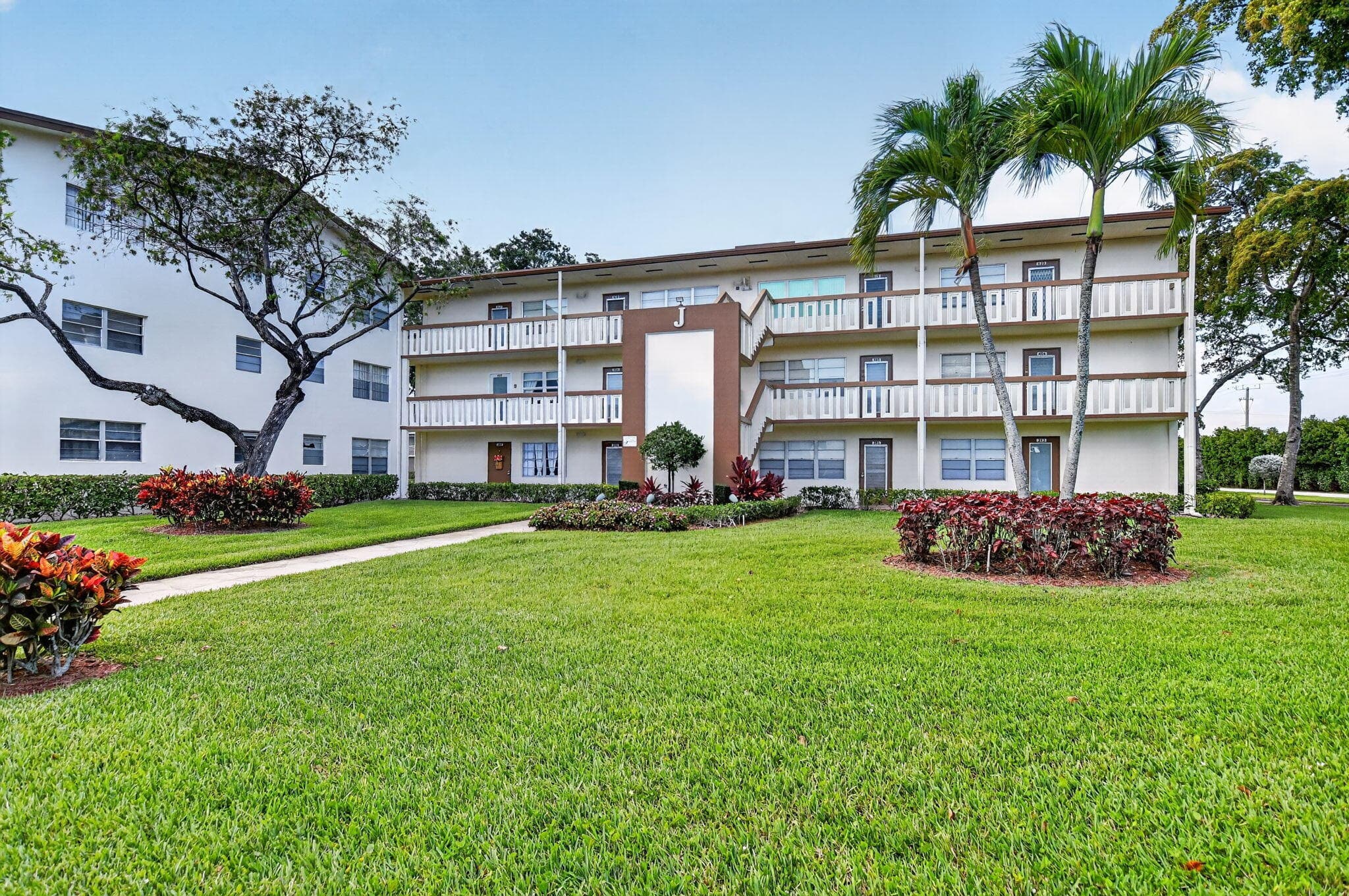 415 Mansfield J, Boca Raton, FL 33434 — photo 1 of 42