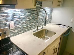 905 NE 28th Street, Wilton Manors, FL 33334 — photo 4 of 7