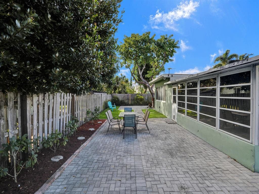 708 NE 24th Avenue, Pompano Beach, FL 33062 — photo 2 of 48