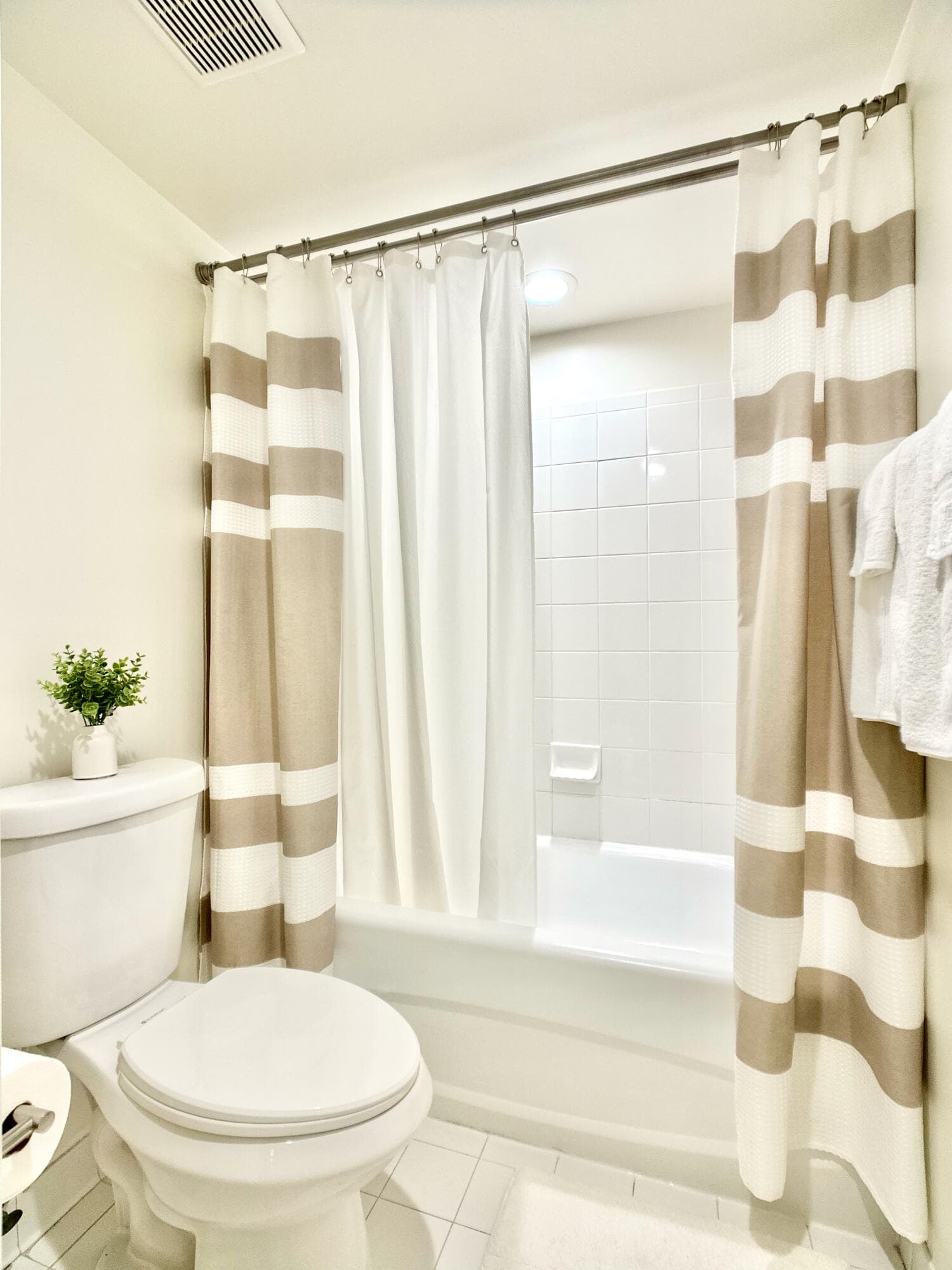 700 Scotia Drive 305, Hypoluxo, FL 33462 — photo 13 of 32