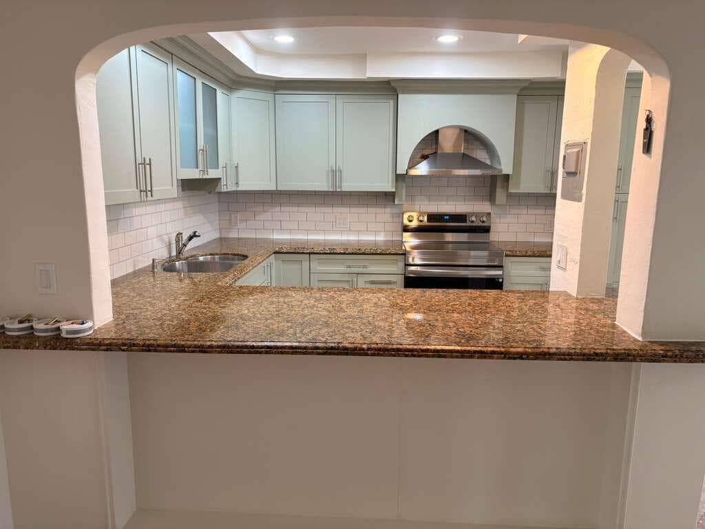 733 NE 18th Avenue, Fort Lauderdale, FL 33304 — photo 4 of 88
