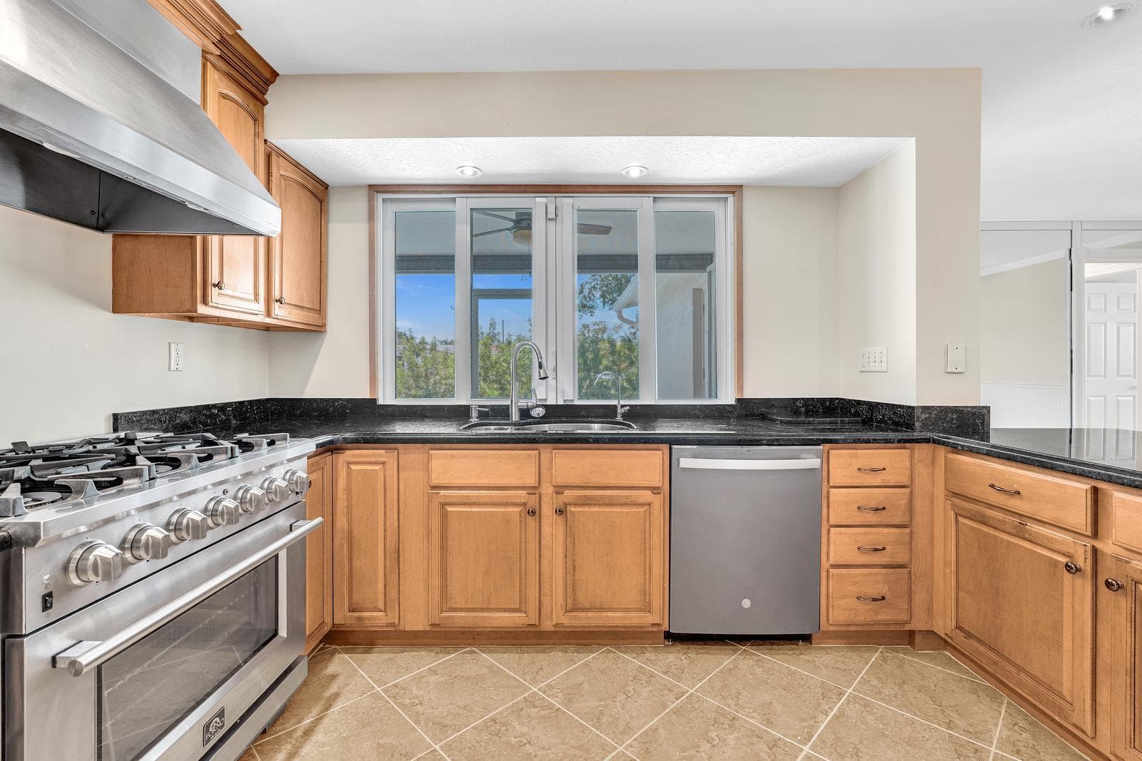 2411 NW 87th Avenue, Sunrise, FL 33322 — photo 23 of 68