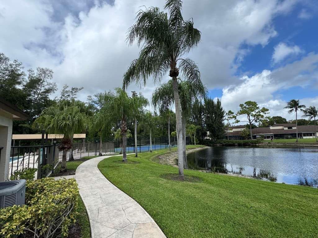 Townhouse in Boca Raton — photo 28 of 33