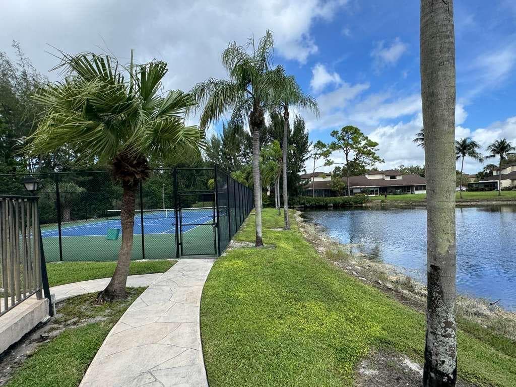 Townhouse in Boca Raton — photo 30 of 33
