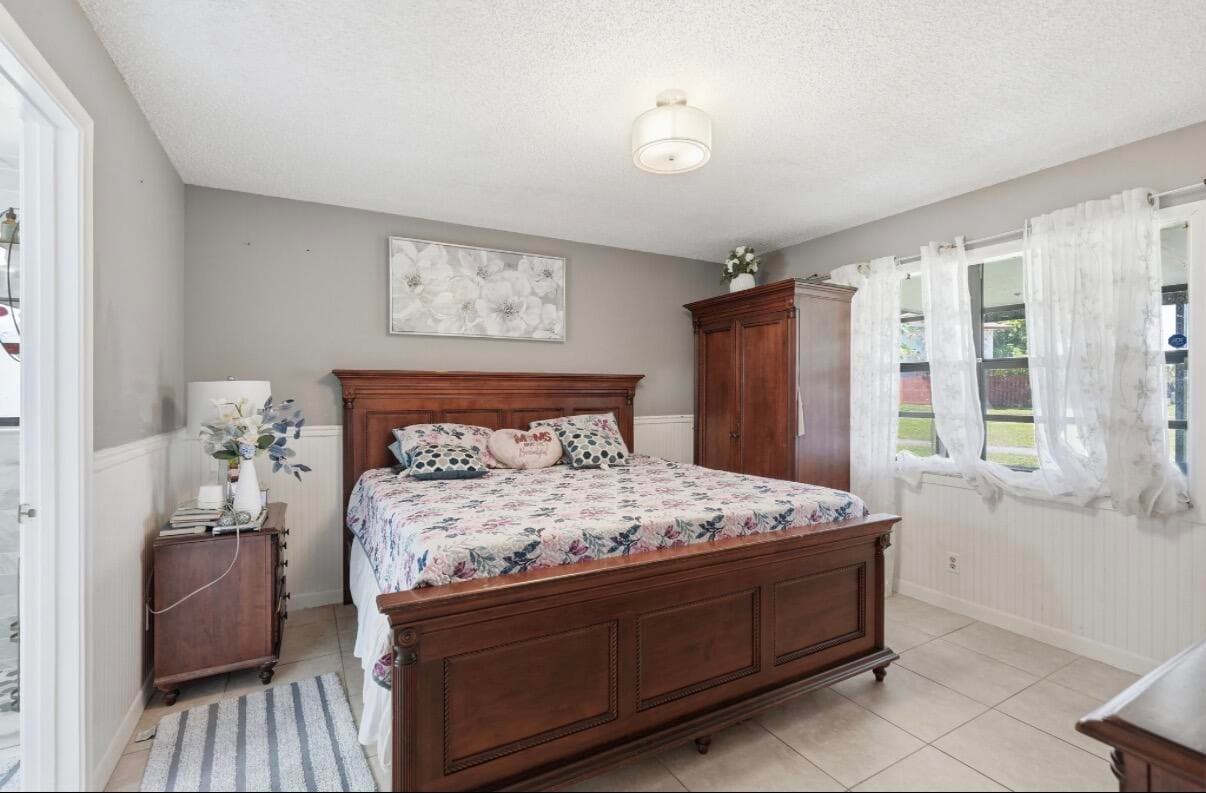 5330 Mendoza Street, West Palm Beach, FL 33415 — photo 9 of 23