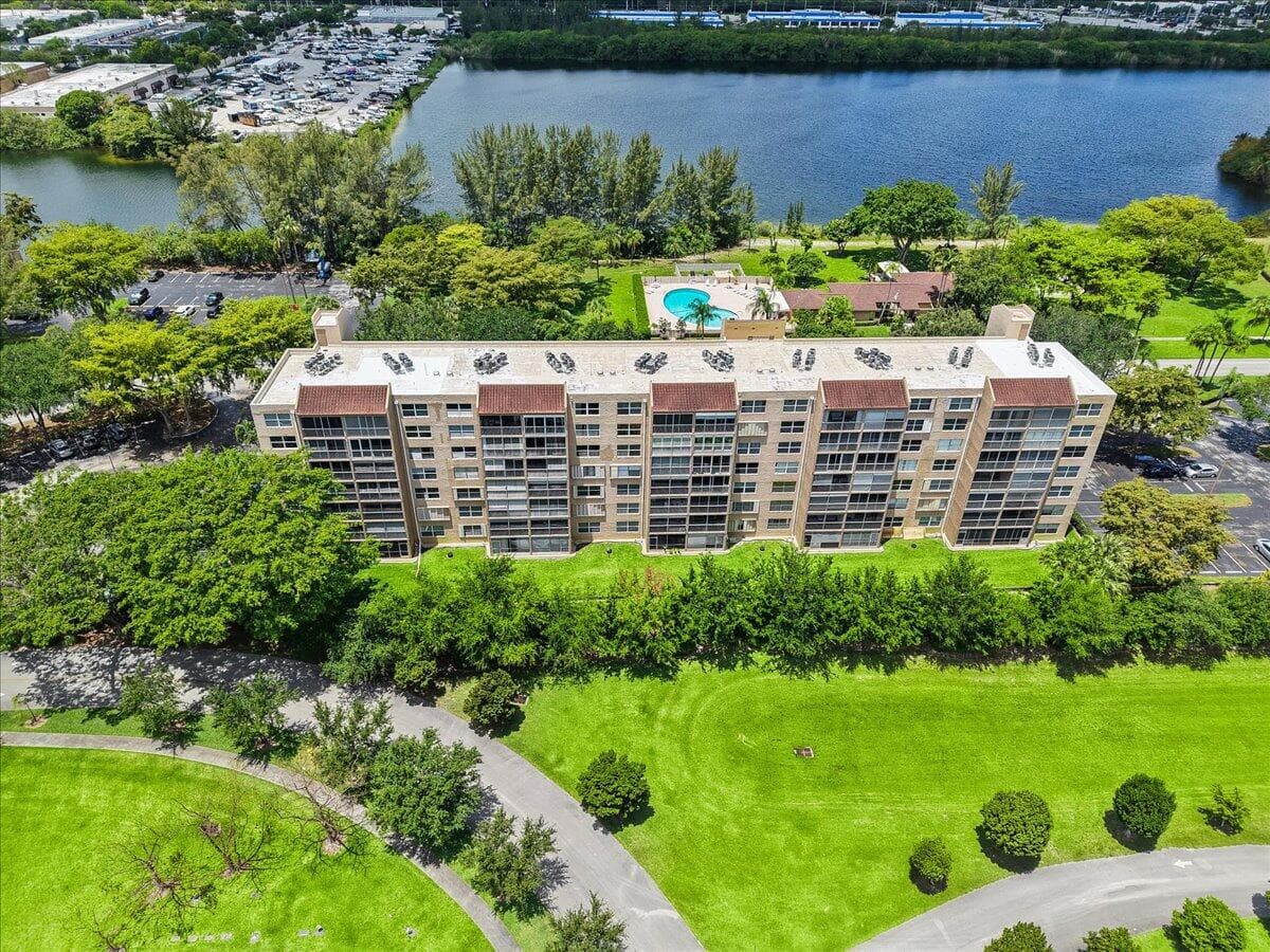 4550 NW 18th Avenue 709, Deerfield Beach, FL 33064 — photo 22 of 40