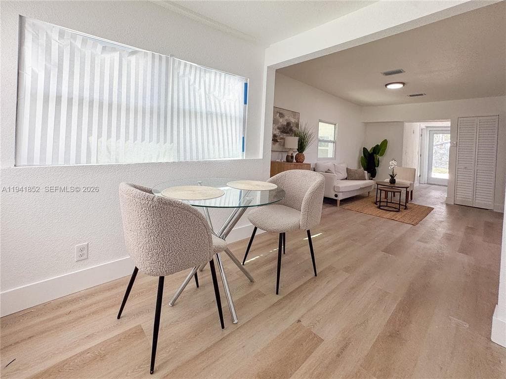 953 NE 37th Street, Oakland Park, FL 33334 — photo 4 of 8
