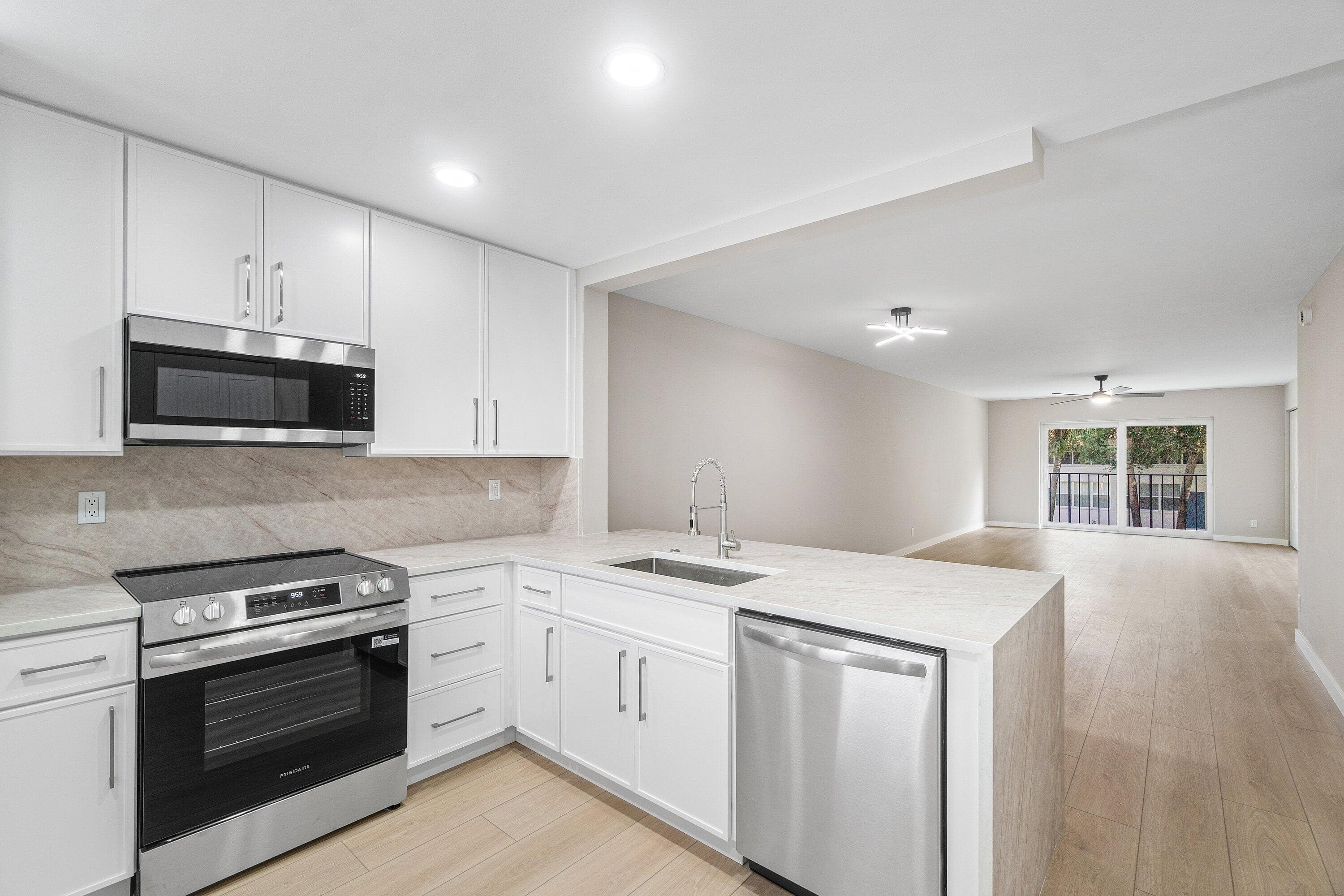 2905 SW 22nd Avenue 2020, Delray Beach, FL 33445 — photo 4 of 40