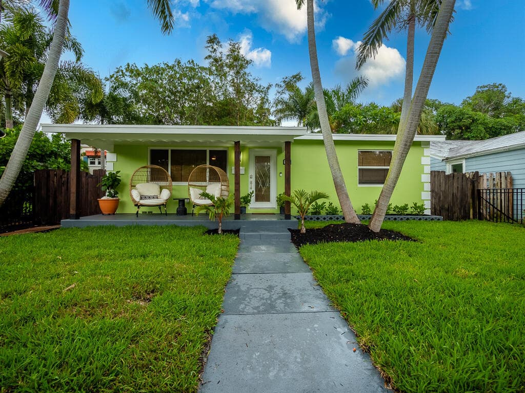 418 N Palmway, Lake Worth Beach, FL 33460 — photo 2 of 30
