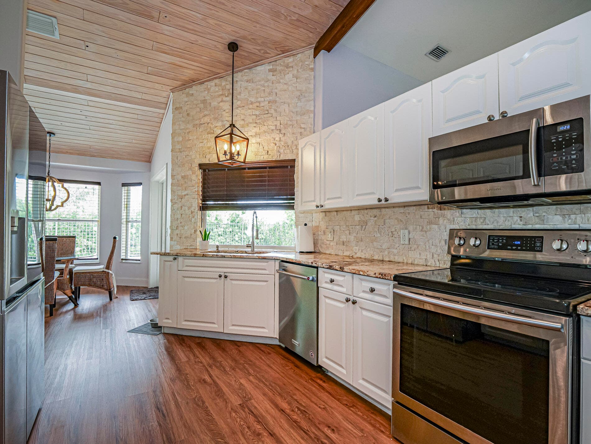 4460 SW 12th Manor SW, Vero Beach, FL 32968 — photo 6 of 28