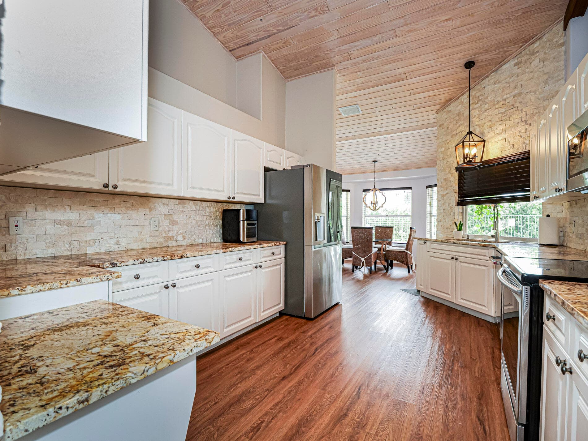 4460 SW 12th Manor SW, Vero Beach, FL 32968 — photo 7 of 28