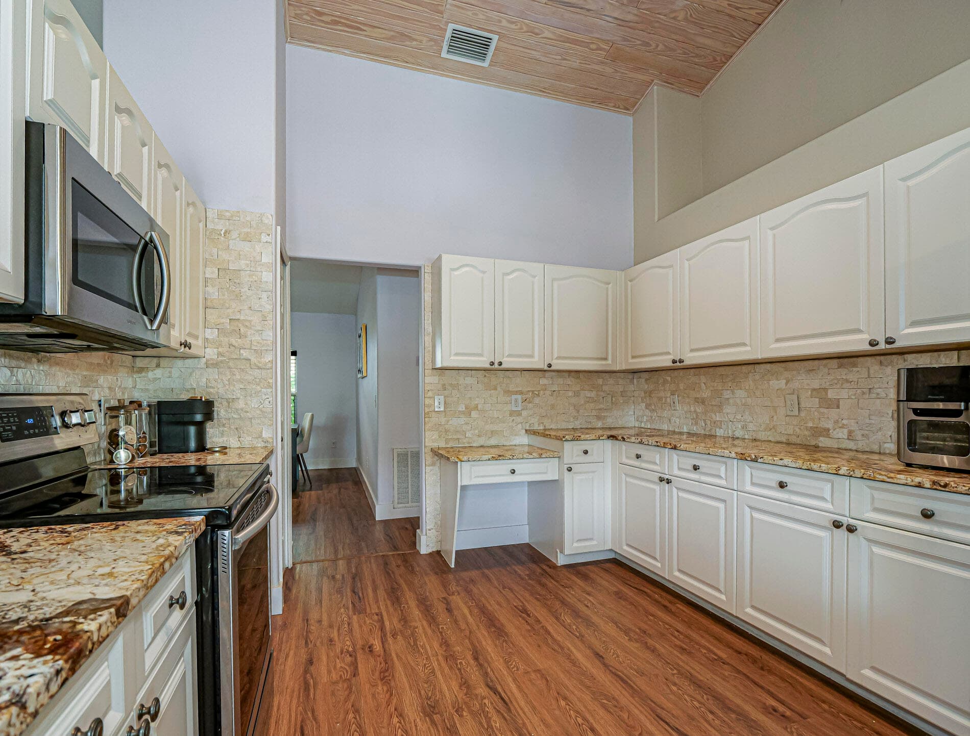 4460 SW 12th Manor SW, Vero Beach, FL 32968 — photo 8 of 28