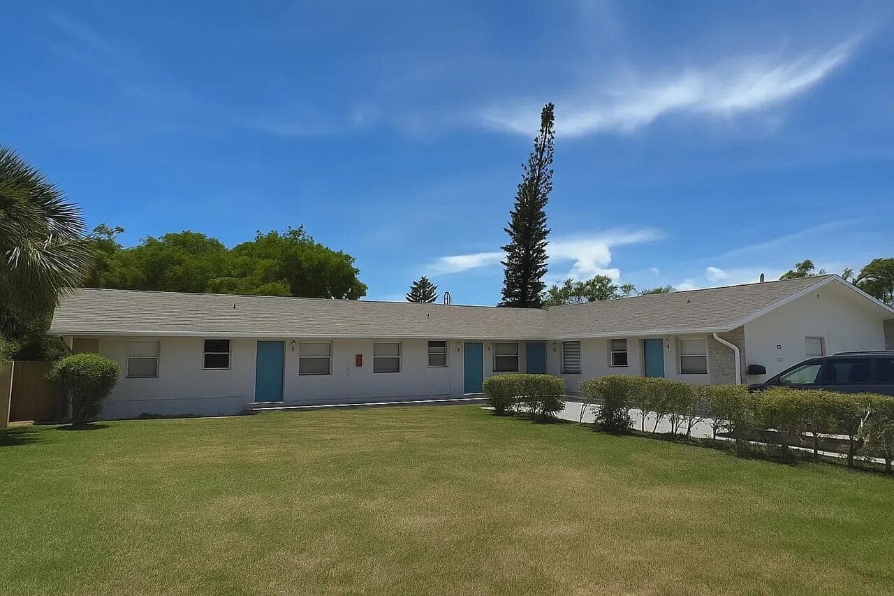 125 W 17th Street W 1, Riviera Beach, FL 33404 — photo 1 of 8