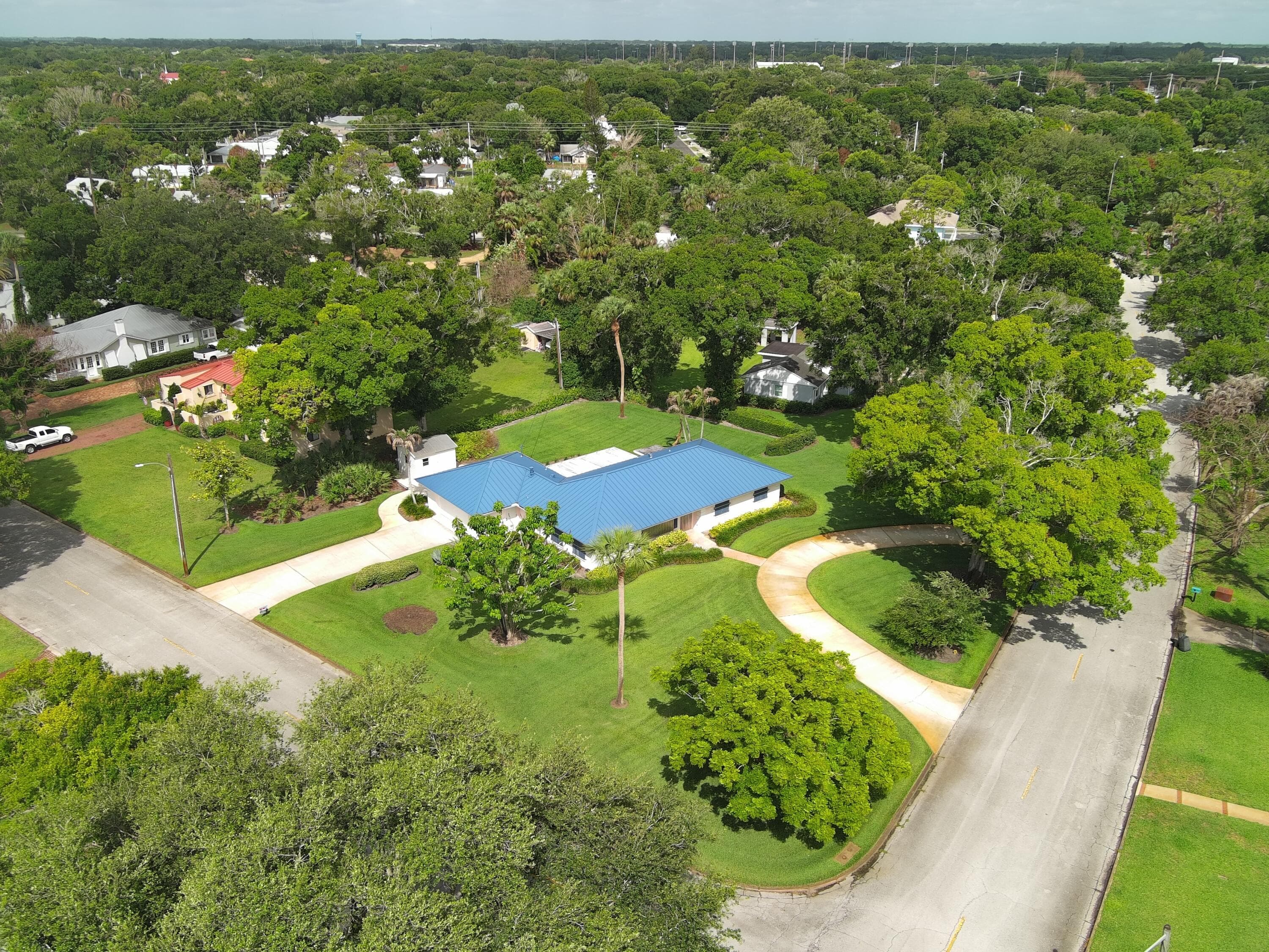 2301 Avalon Avenue, Vero Beach, FL 32960 — photo 7 of 54