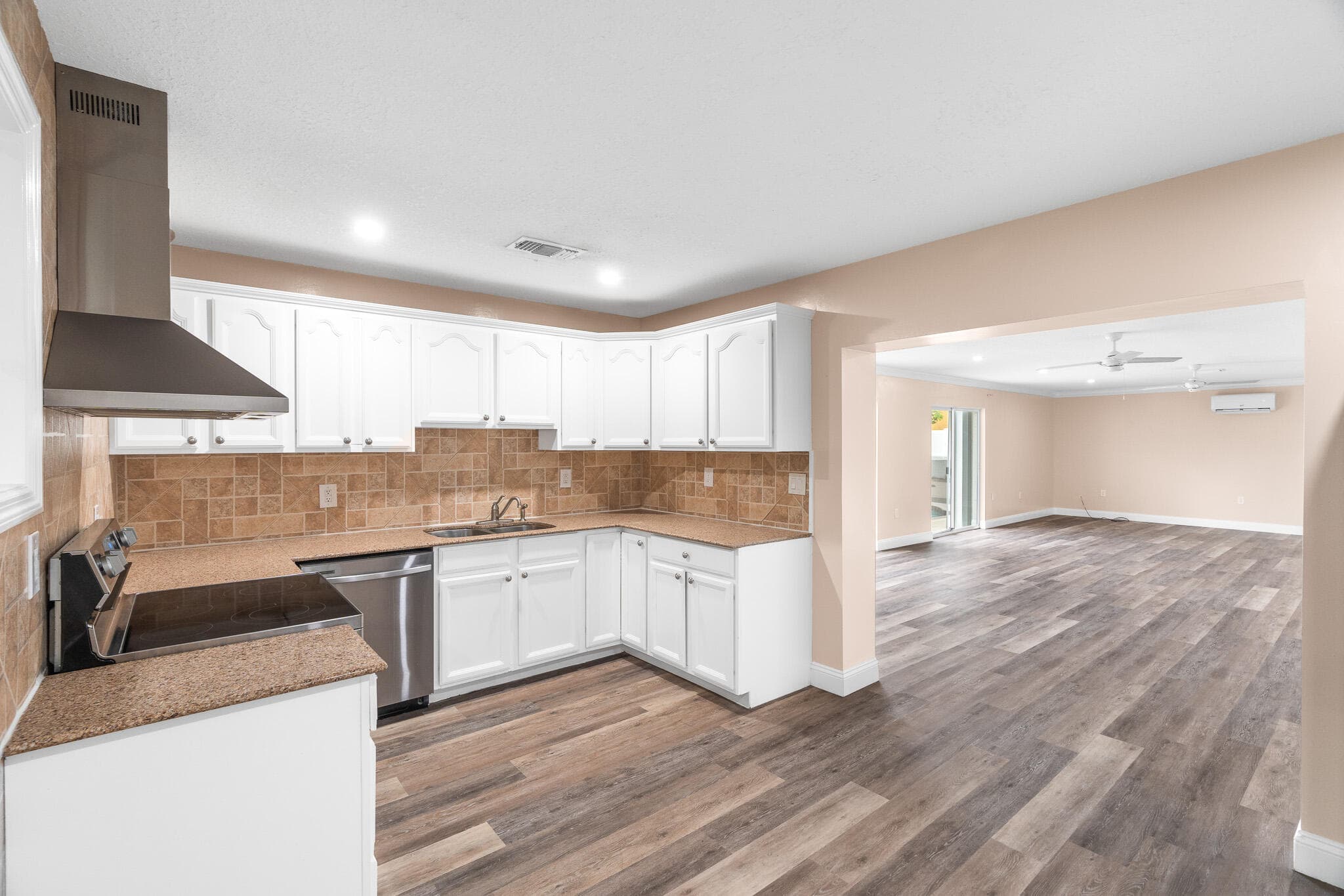 3201 Alice Drive, Palm Springs, FL 33461 — photo 14 of 65