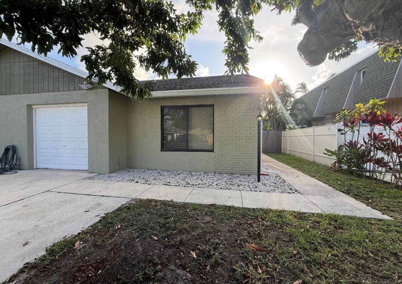 9083 W Highland Pines Drive 9083, Palm Beach Gardens, FL 33418 — photo 1 of 10
