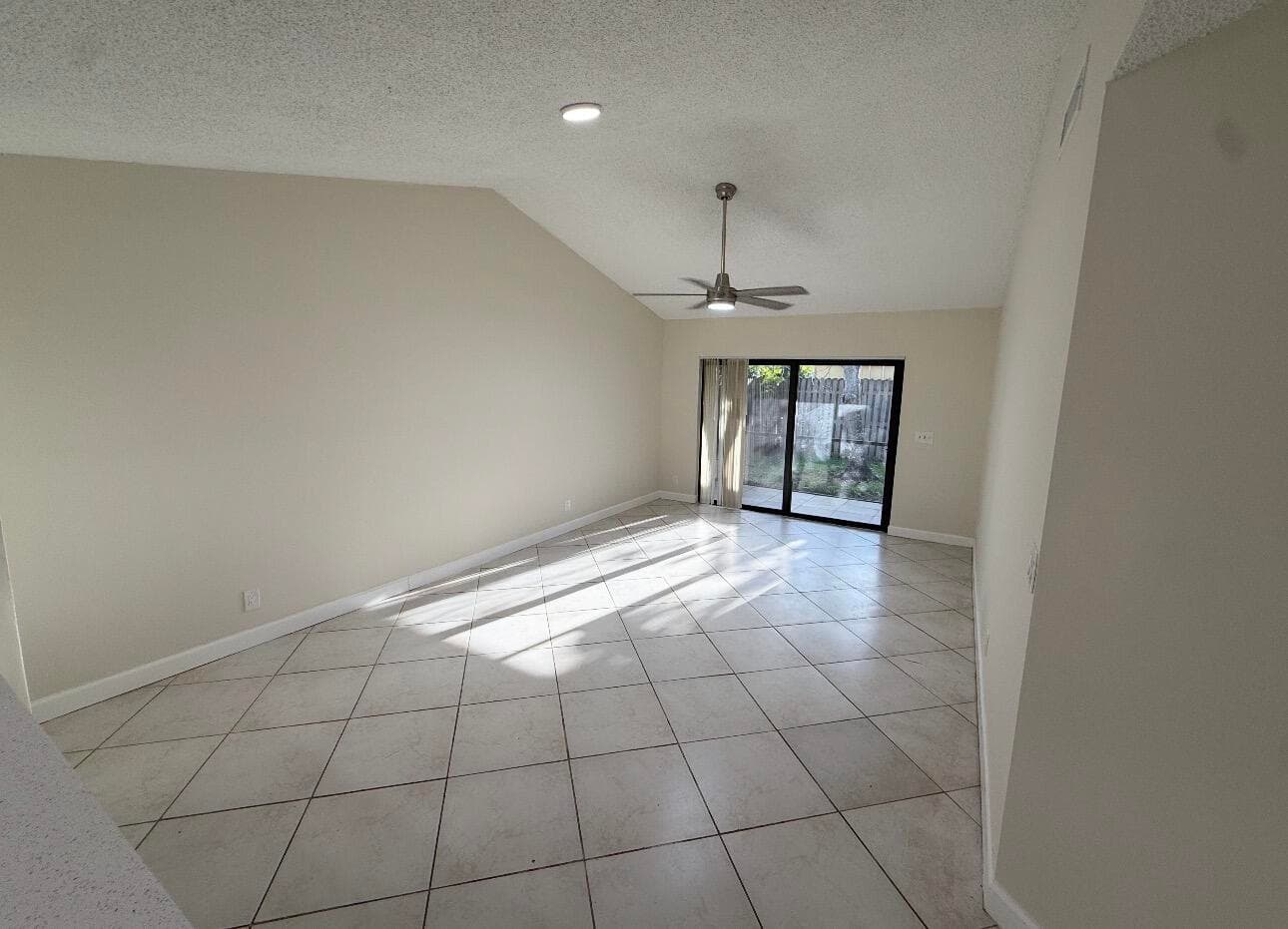 9083 W Highland Pines Drive 9083, Palm Beach Gardens, FL 33418 — photo 6 of 10