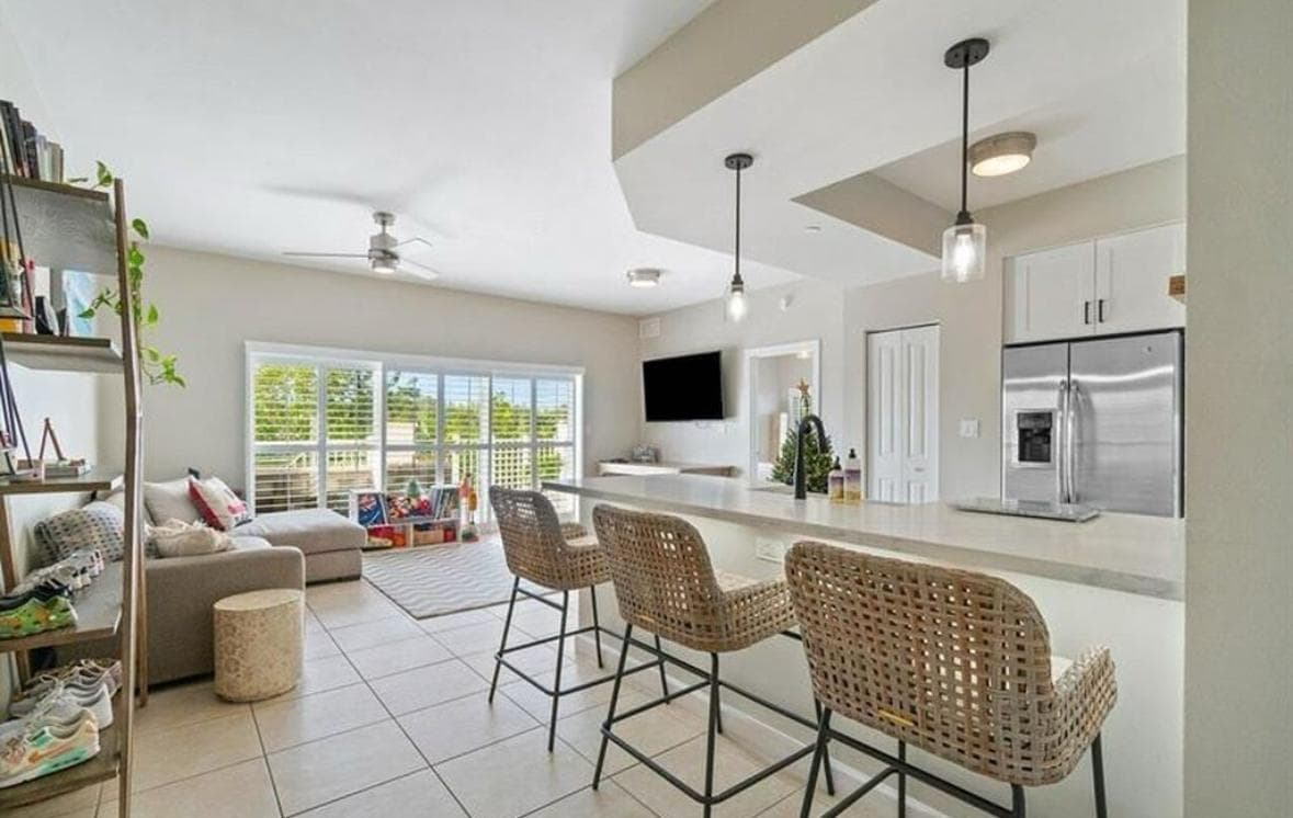 1931 NE 2nd Street 305, Deerfield Beach, FL 33441 — photo 2 of 13