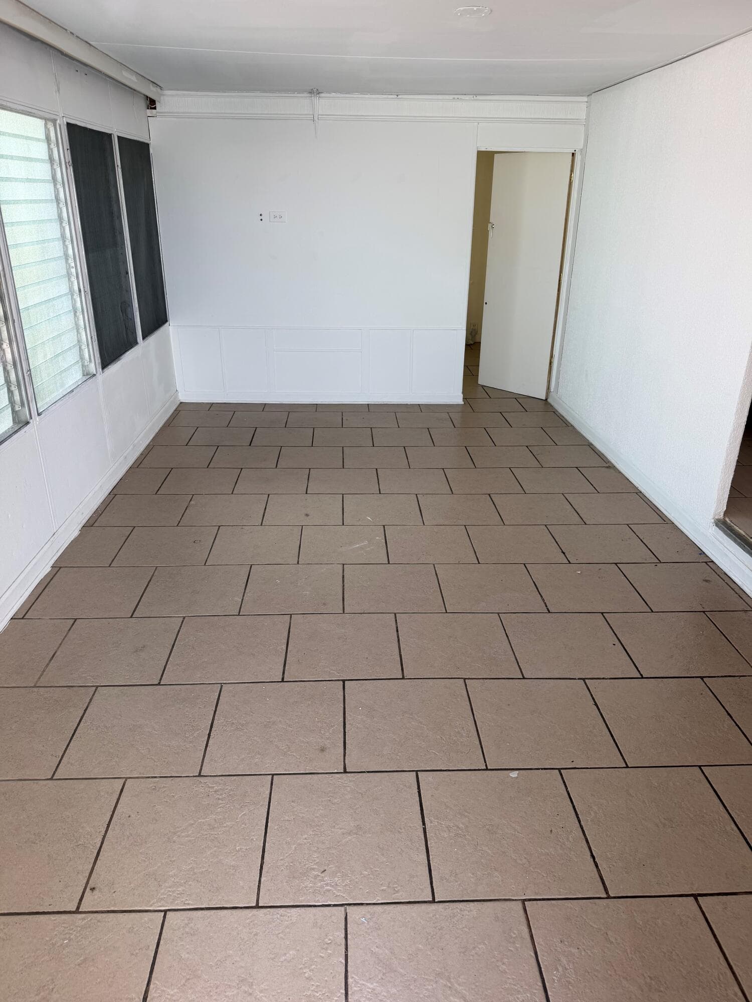 820 SW 1st Place, Hallandale Beach, FL 33009 — photo 2 of 10