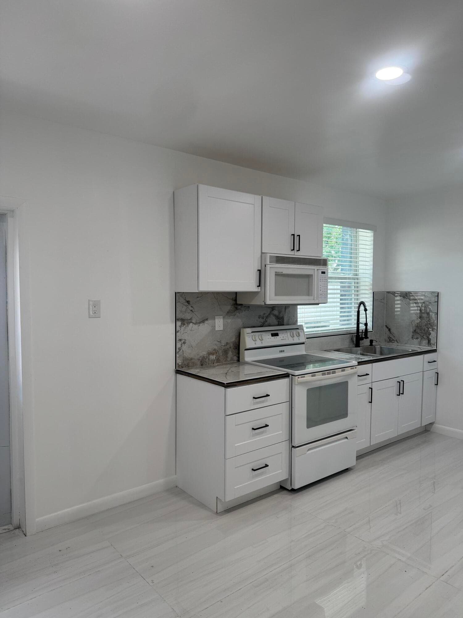 4591 Purdy Lane 8, West Palm Beach, FL 33415 — photo 3 of 9