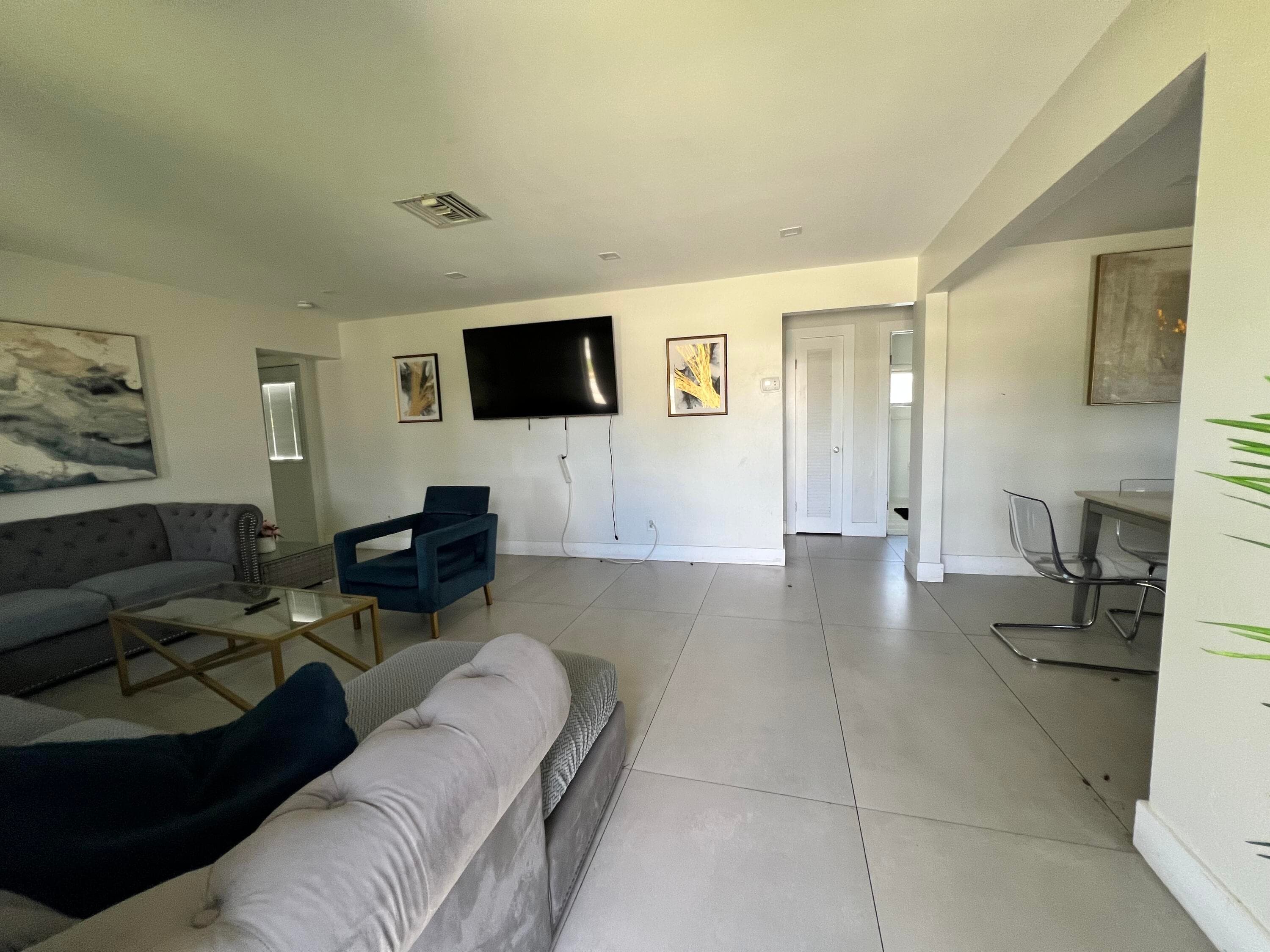 2217 NW 4th Avenue, Wilton Manors, FL 33311 — photo 4 of 15