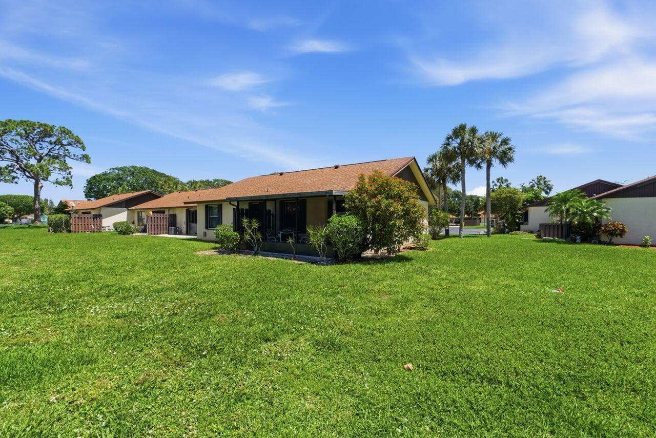 21 Vía De Casas Norte, Boynton Beach, FL 33426 — photo 4 of 33
