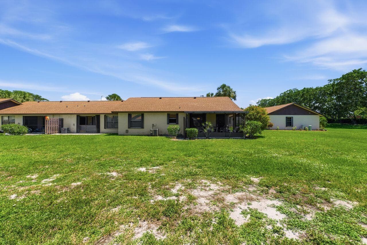 21 Vía De Casas Norte, Boynton Beach, FL 33426 — photo 28 of 33