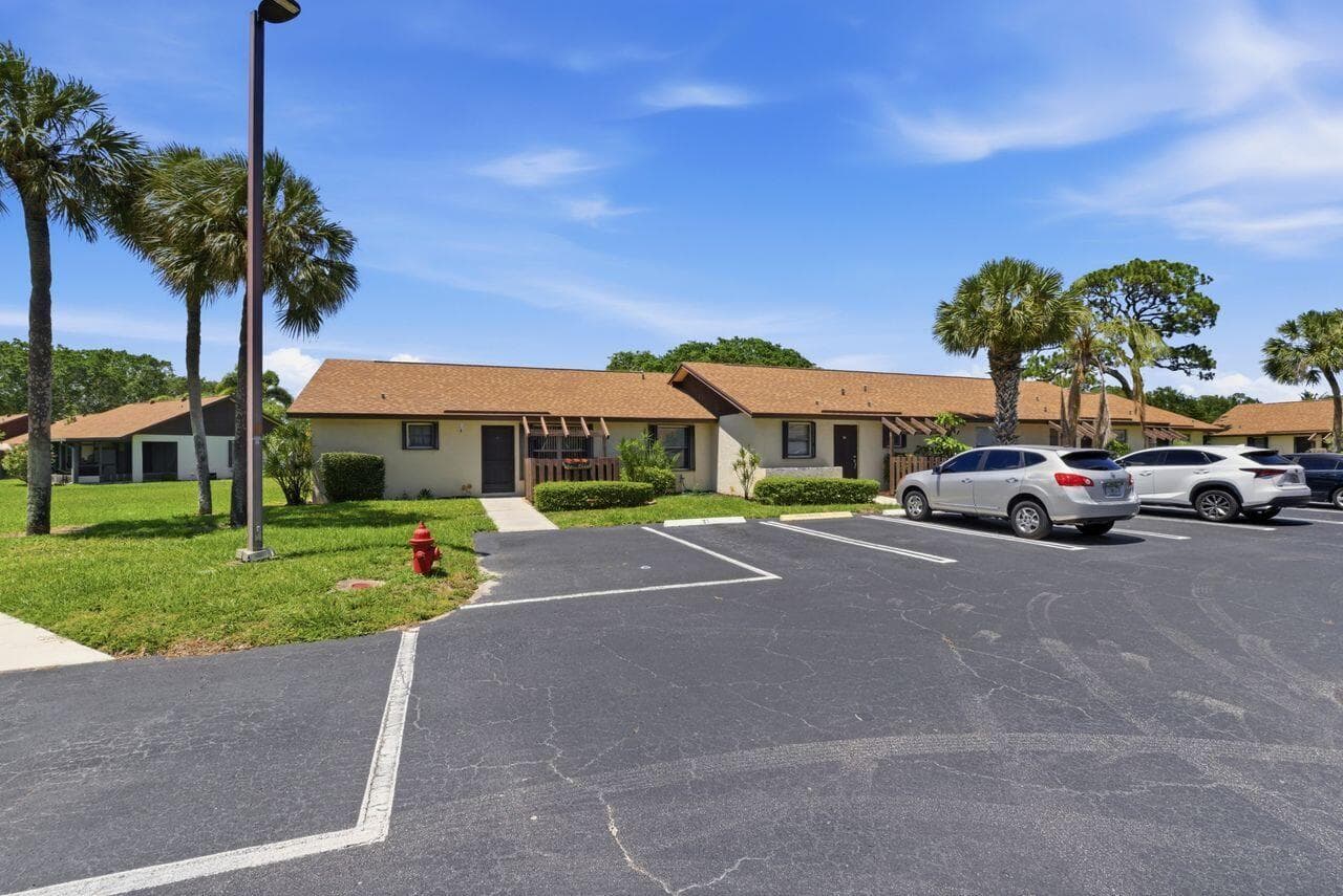 21 Vía De Casas Norte, Boynton Beach, FL 33426 — photo 32 of 33