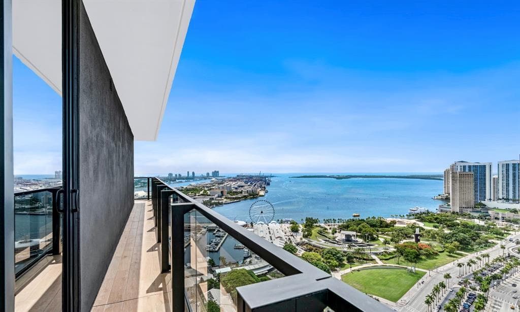 398 NE 5th Street 4015, Miami, FL 33132 — photo 9 of 9