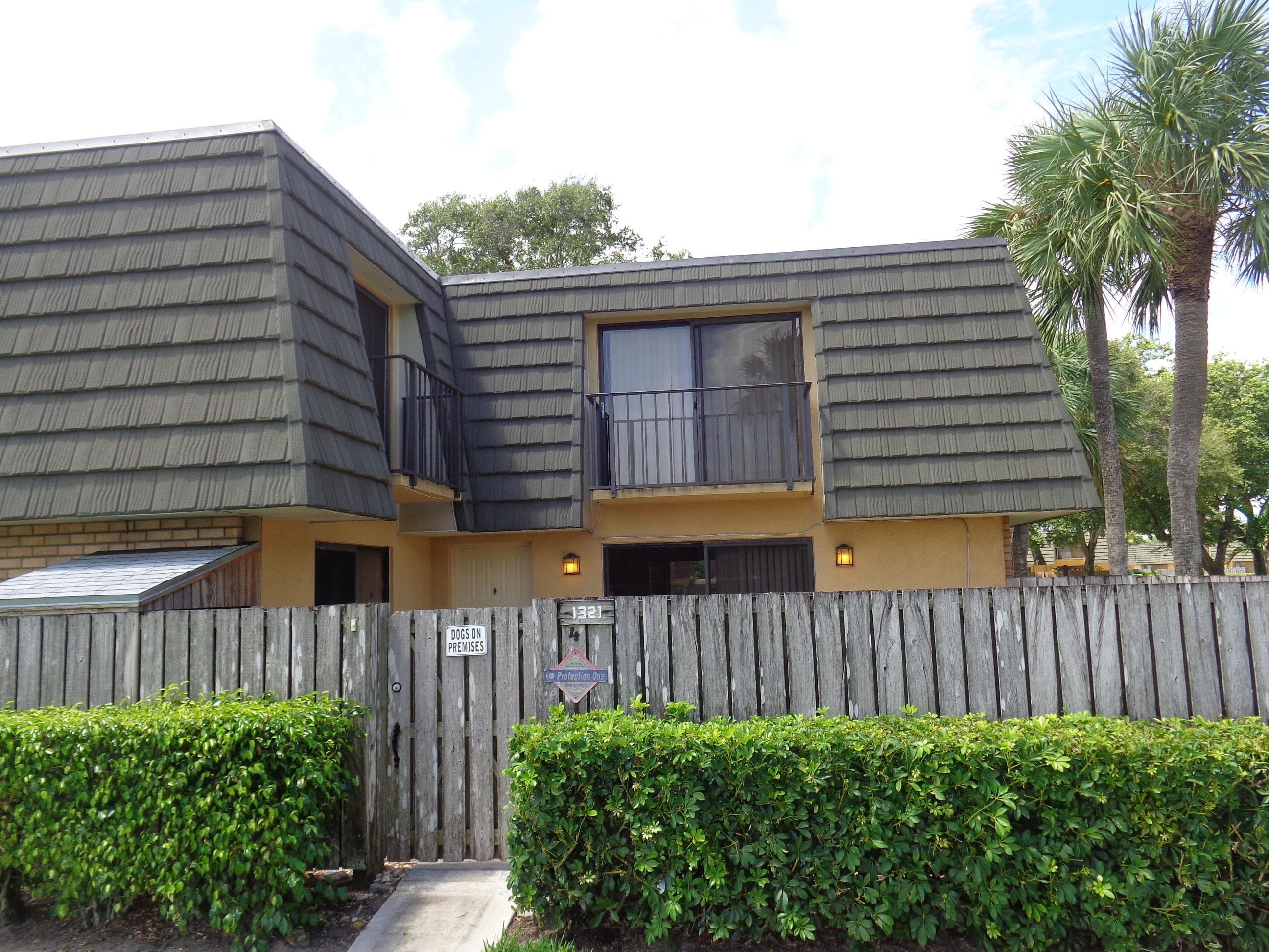 1321 13th Way, West Palm Beach, FL 33407 — photo 1 of 11
