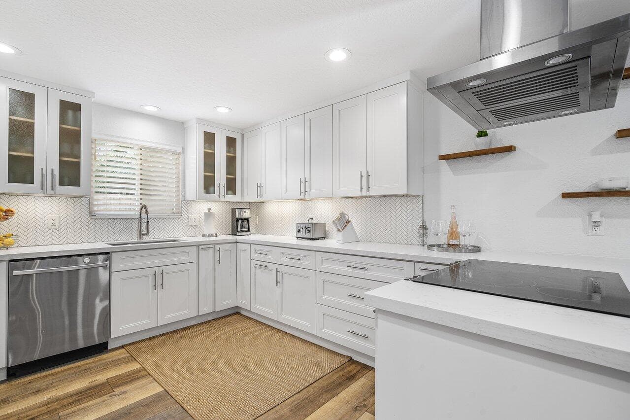 671 Lindell Boulevard, Delray Beach, FL 33444 — photo 13 of 54