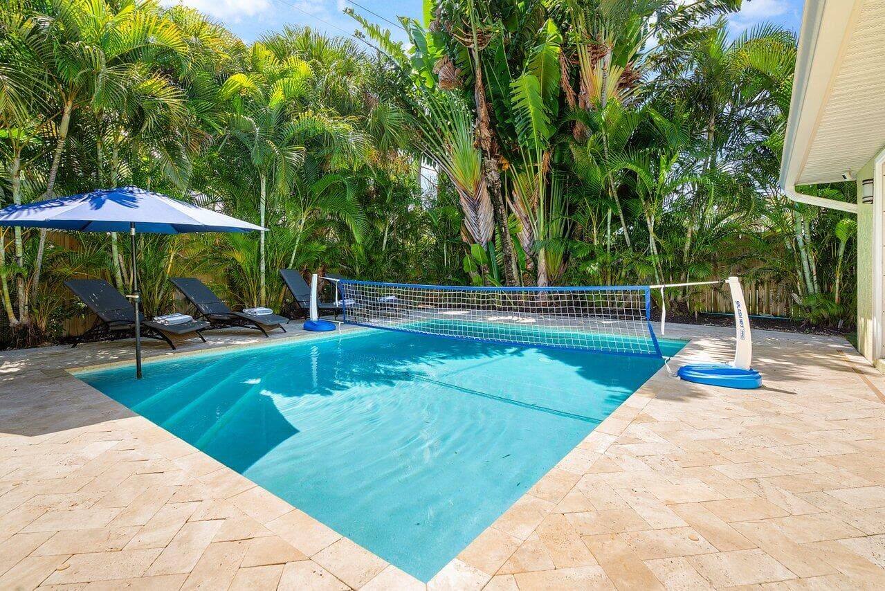 671 Lindell Boulevard, Delray Beach, FL 33444 — photo 1 of 54