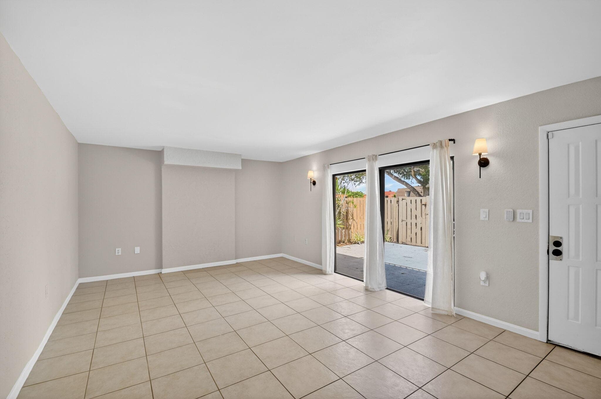 904 9th Court, Palm Beach Gardens, FL 33410 — photo 5 of 33