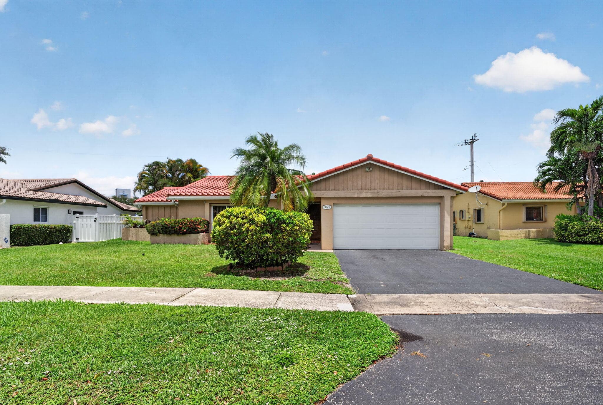 9621 NW 28th Place, Coral Springs, FL 33065 — photo 1 of 38