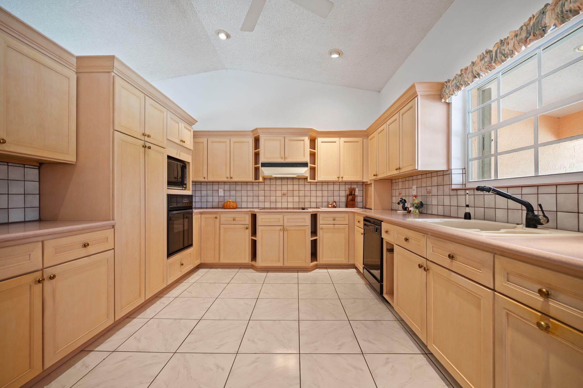 19340 SW 190th Street, Miami, FL 33187 — photo 19 of 46