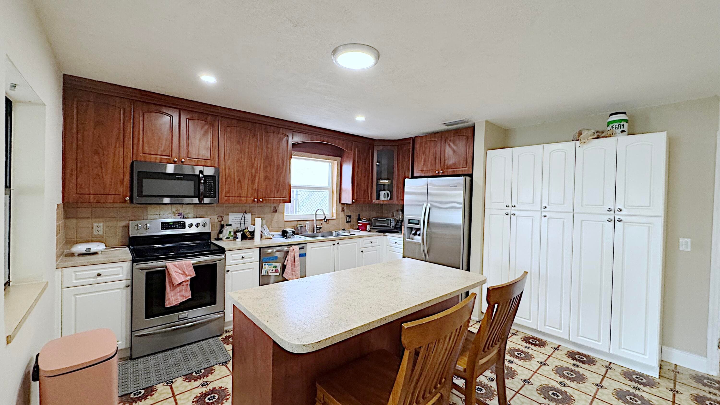 411 SE 4th Street, Dania Beach, FL 33004 — photo 9 of 70