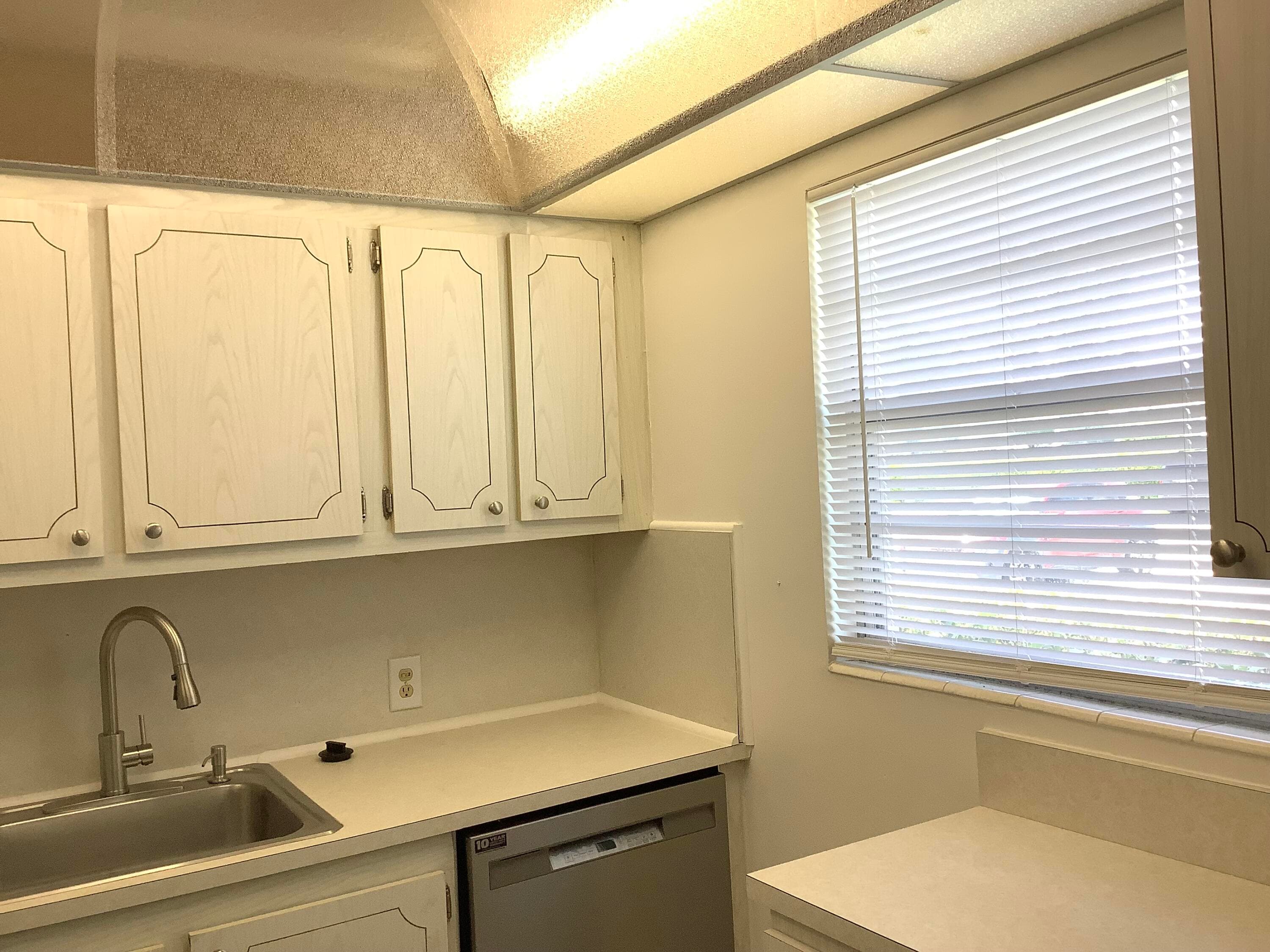 560 Fanshaw 560, Boca Raton, FL 33434 — photo 4 of 26
