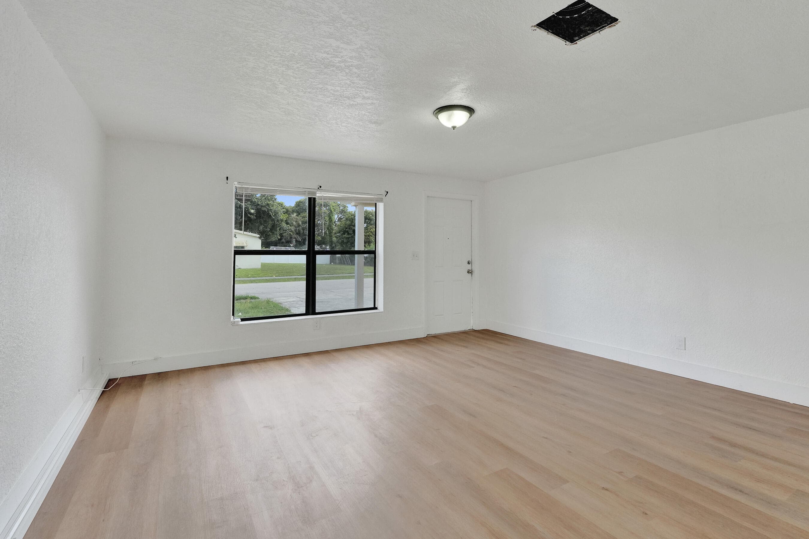 2901 NW 21st Street, Fort Lauderdale, FL 33311 — photo 9 of 36