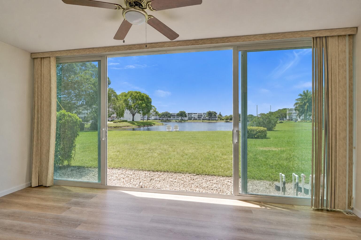 1112 Oakridge 1112, Deerfield Beach, FL 33442 — photo 2 of 37