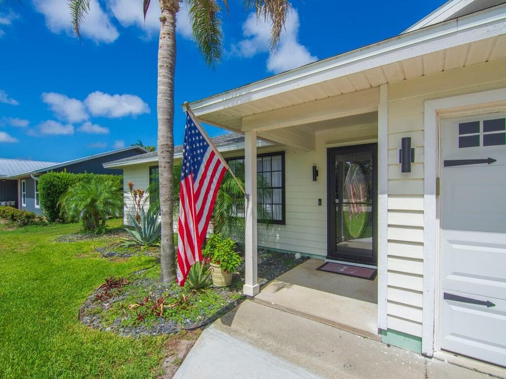 160 9th Court, Vero Beach, FL 32962 — photo 4 of 42
