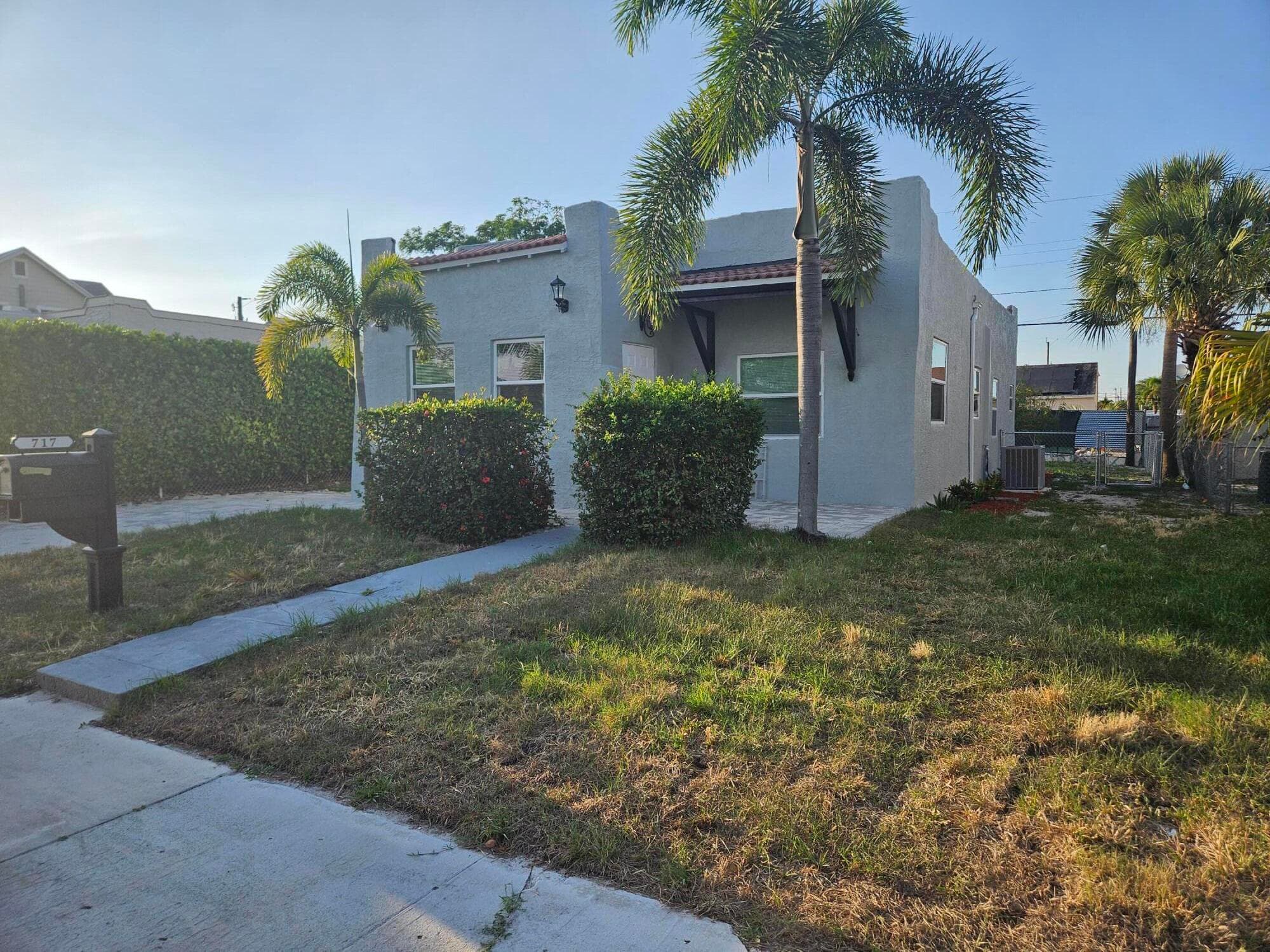 717 Selkirk Street, West Palm Beach, FL 33405 — photo 1 of 23