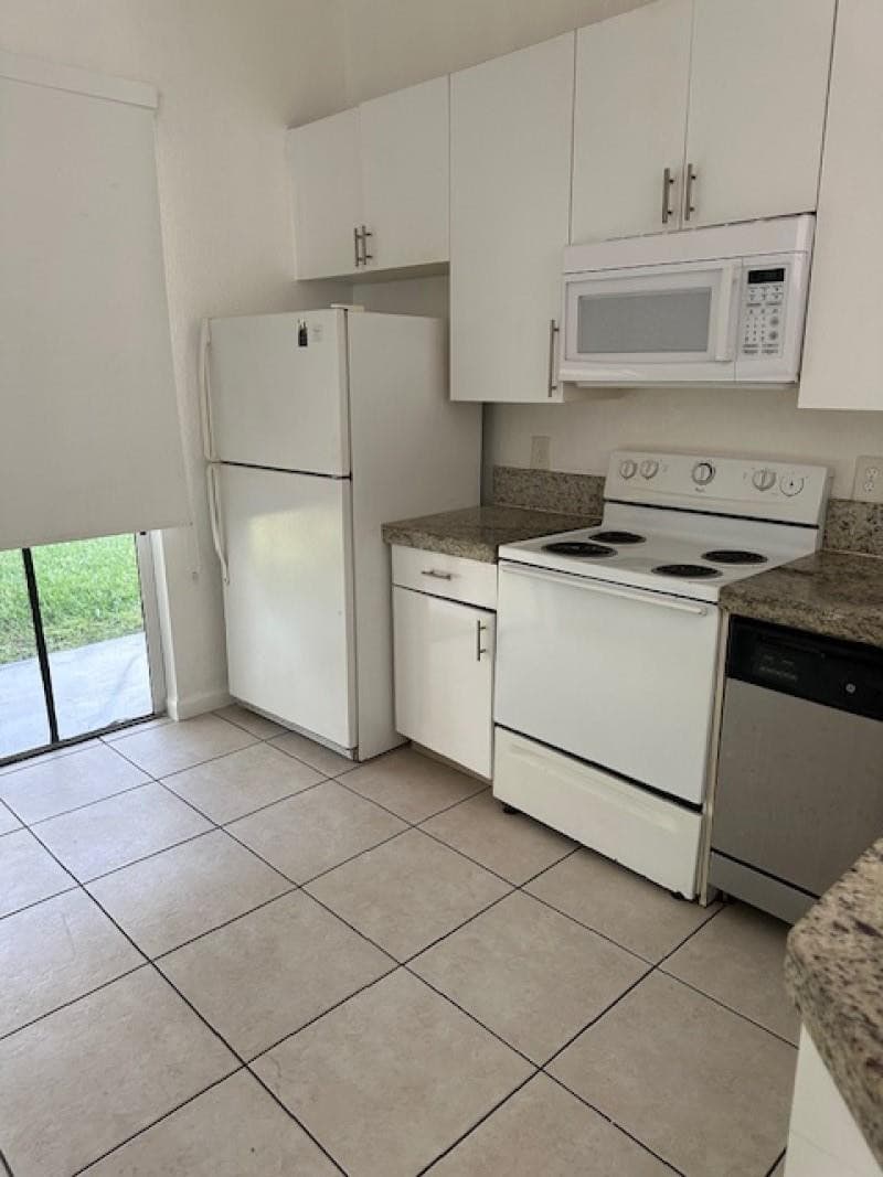 1056 NE 39th Avenue, Homestead, FL 33033 — photo 3 of 6