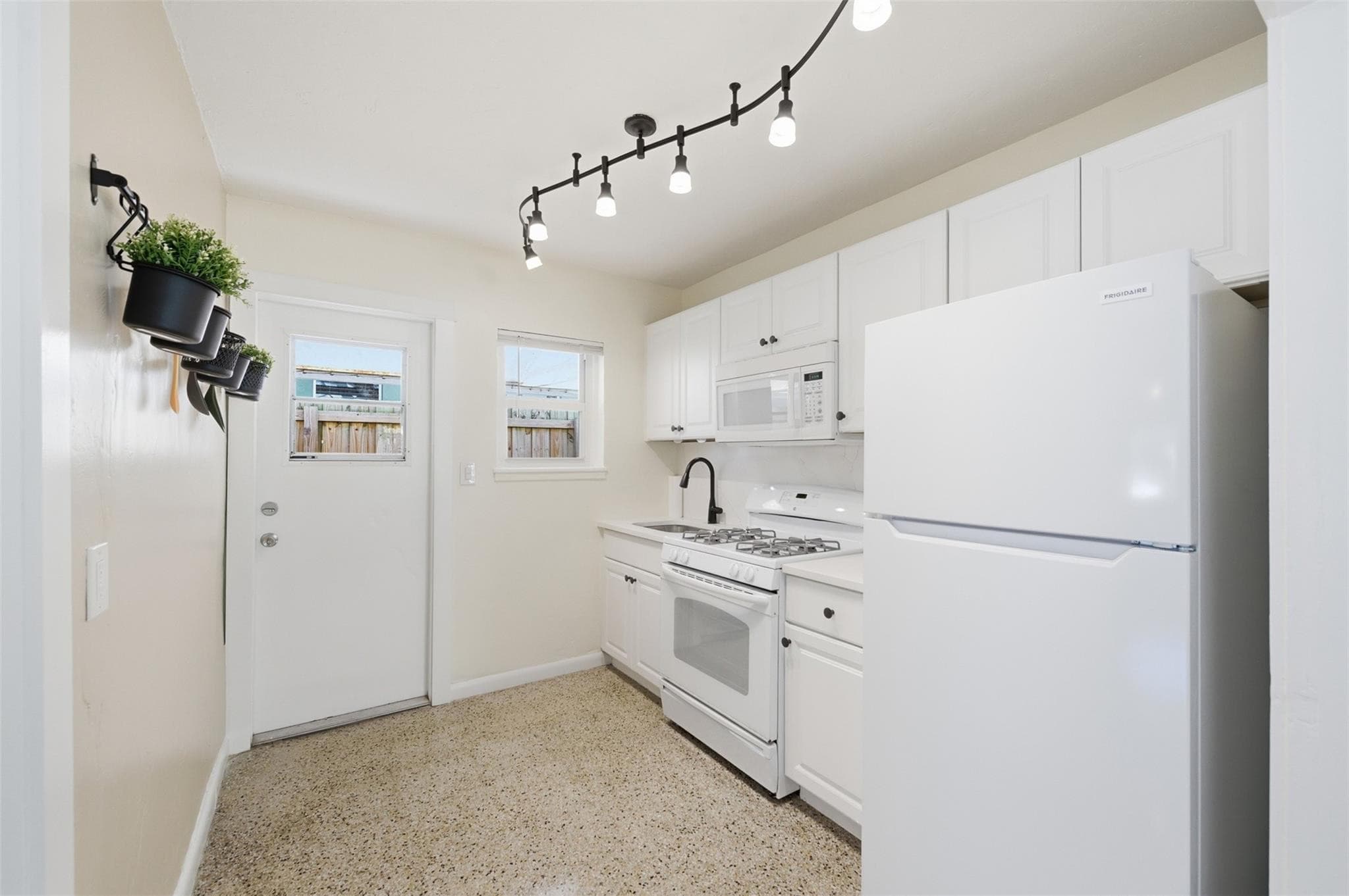 1614 NE 7th Street, Fort Lauderdale, FL 33304 — photo 7 of 18