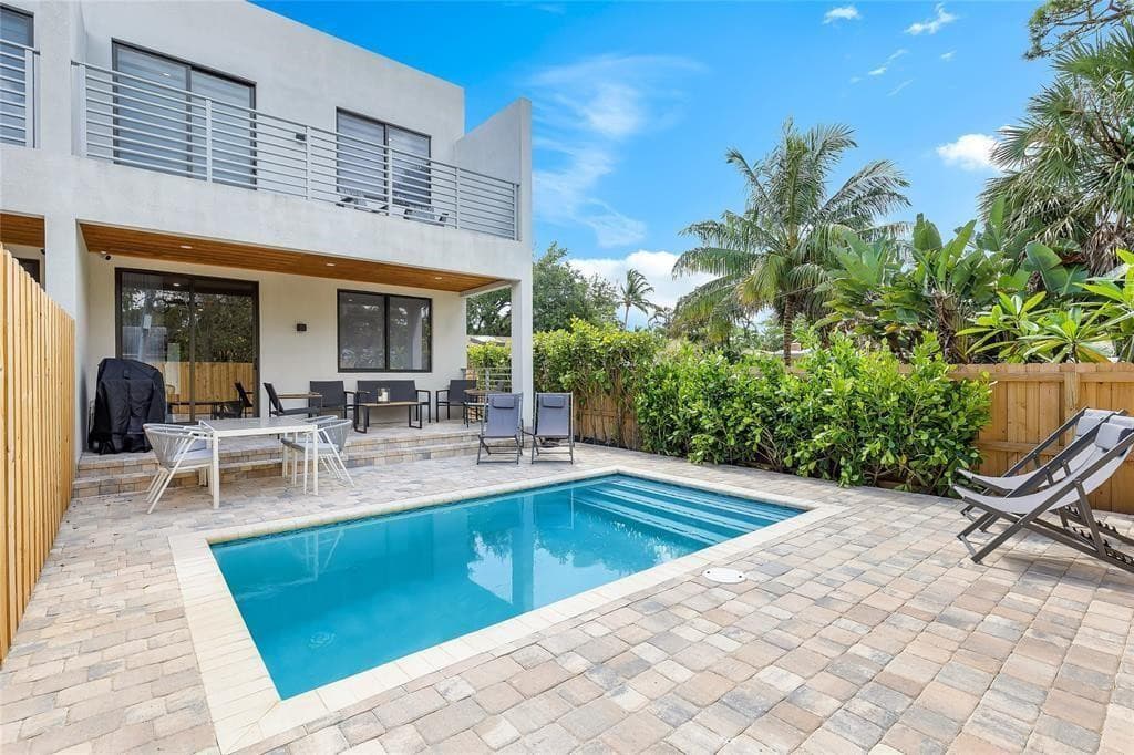 811 SW 10th Terrace, Fort Lauderdale, FL 33315 — photo 18 of 41