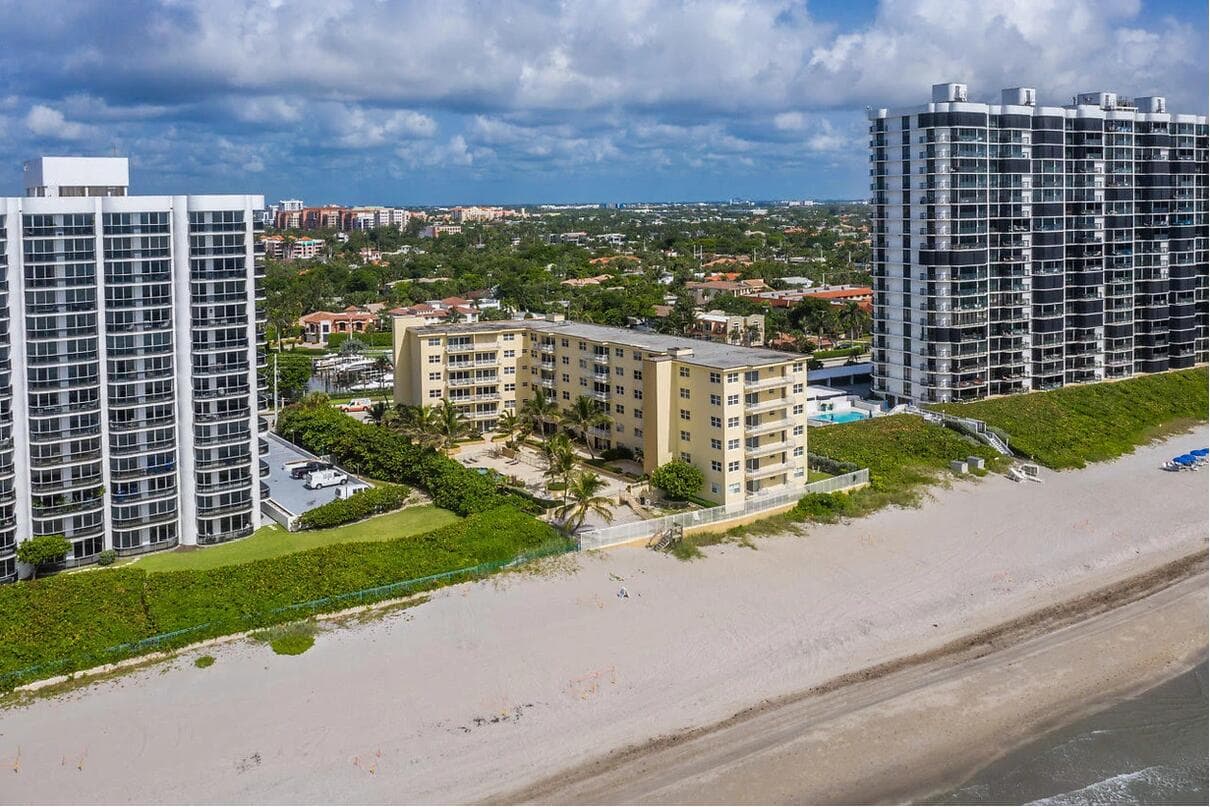310 S Ocean Boulevard 305, Boca Raton, FL 33432 — photo 1 of 26