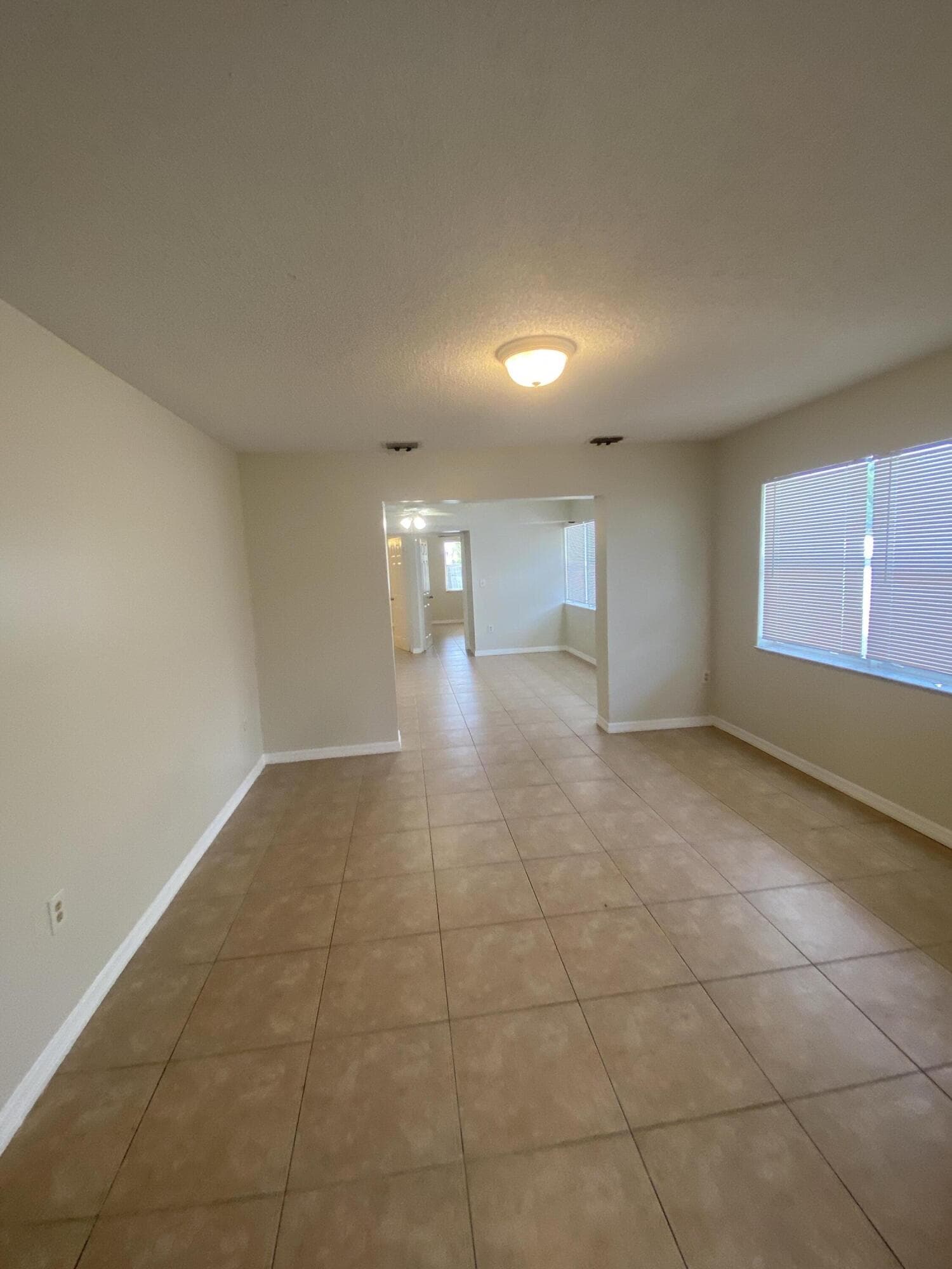 Apartment in Oakland Park — photo 33 of 35