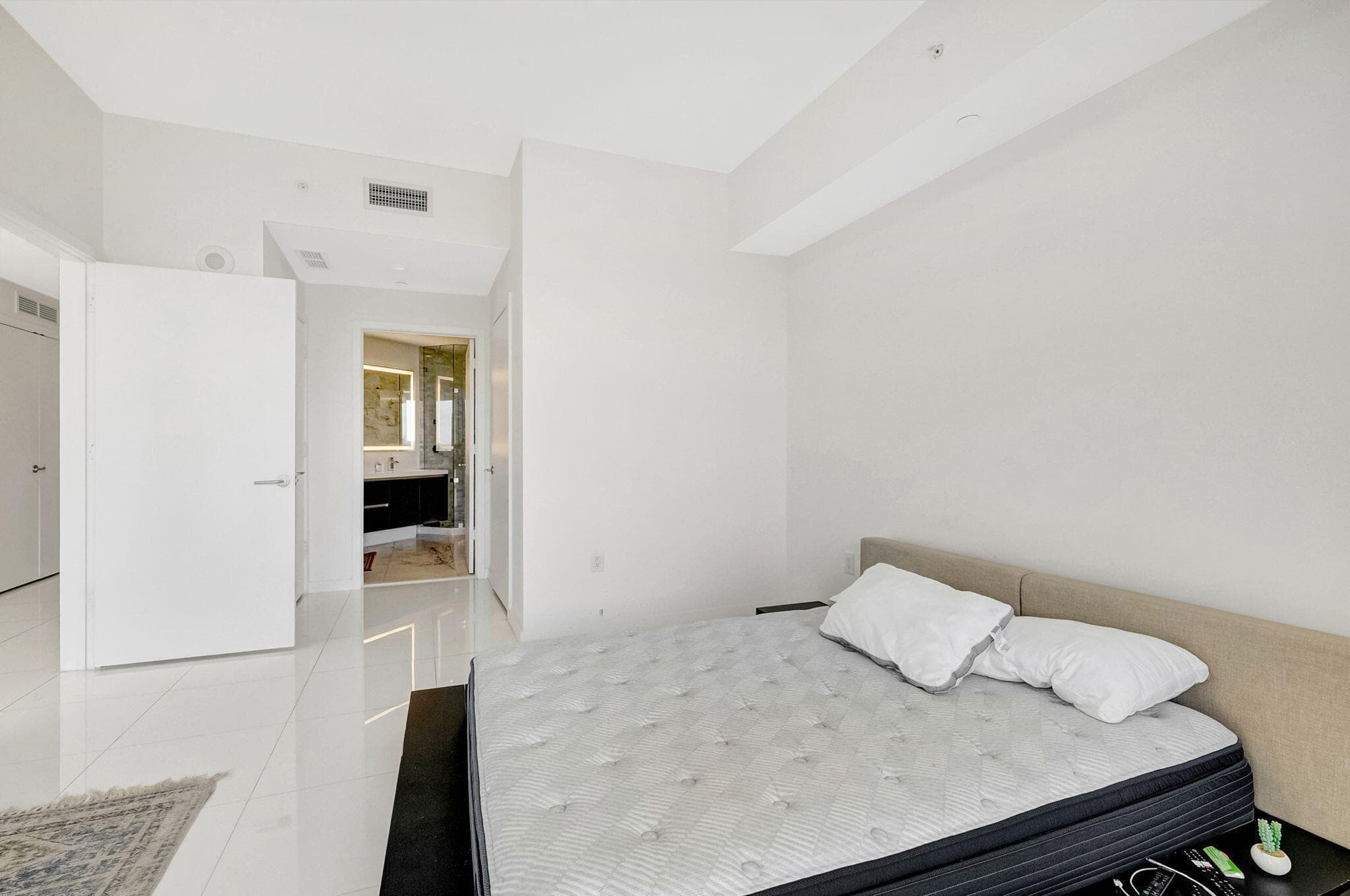 851 NE 1st Avenue 1604, Miami, FL 33132 — photo 12 of 81